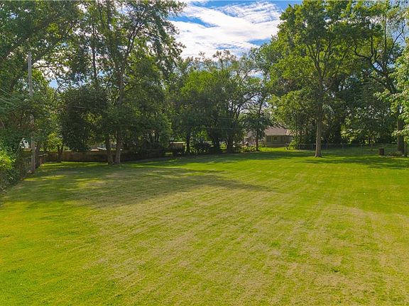4th image of 3110 NE Vivion Rd