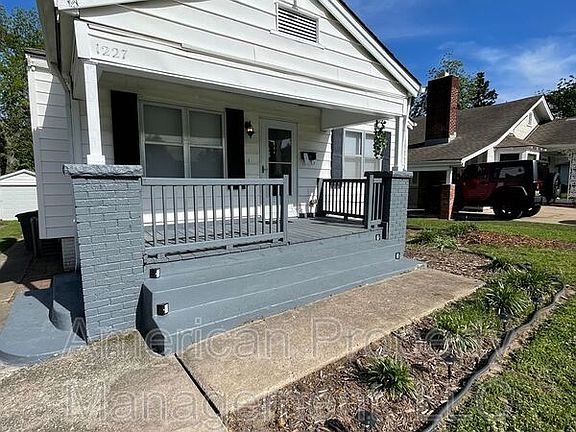 3rd image of 1227 S College Ave