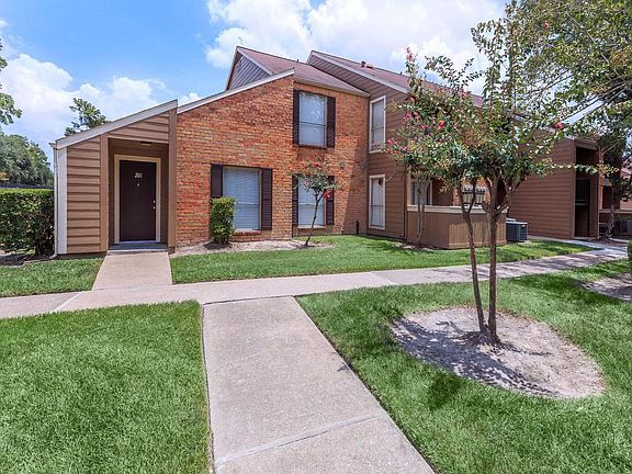3rd image of 10803 Greencreek Dr #B968cdabf