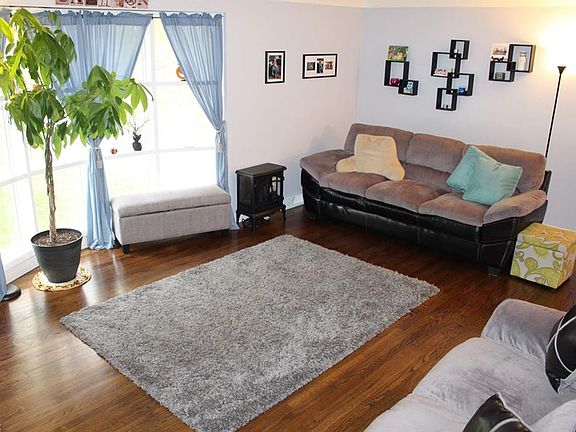4th image of 2725 Friar Dr