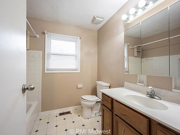 2nd image of 209 W Green Meadows Dr