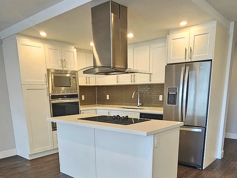 131 Bloor St W — Photo 17