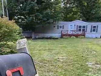 3rd image of 72 Greeley Rd