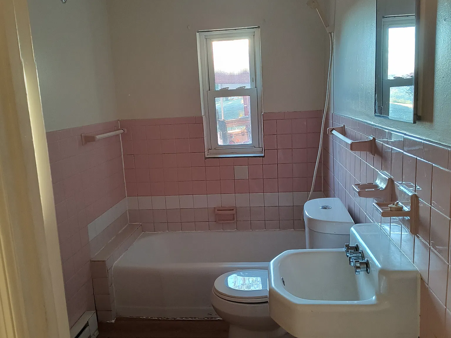 320 Twin Oak Drive - B — Photo 4