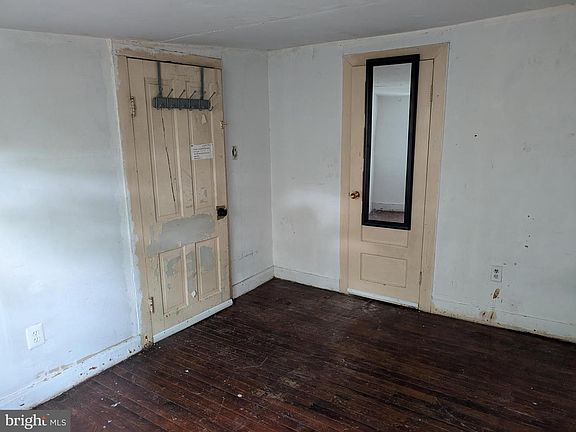 2nd image of 1312 V St SE