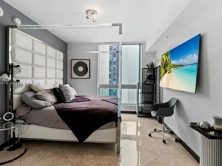 300 S Biscayne Blvd #T-2514 — Photo 9