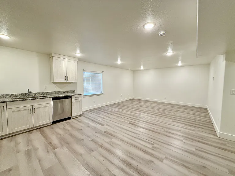 1348 E 900 S — Photo 1