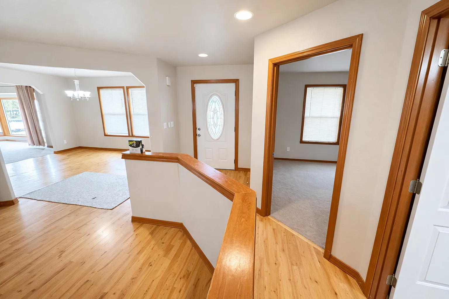 4 bed, 2500 sqft, $4,260 — Photo 3