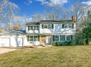 266 N Country Rd, Smithtown, NY 11787