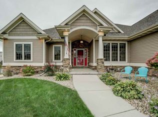 807 Smithland Ln, Cottage Grove, WI 53527