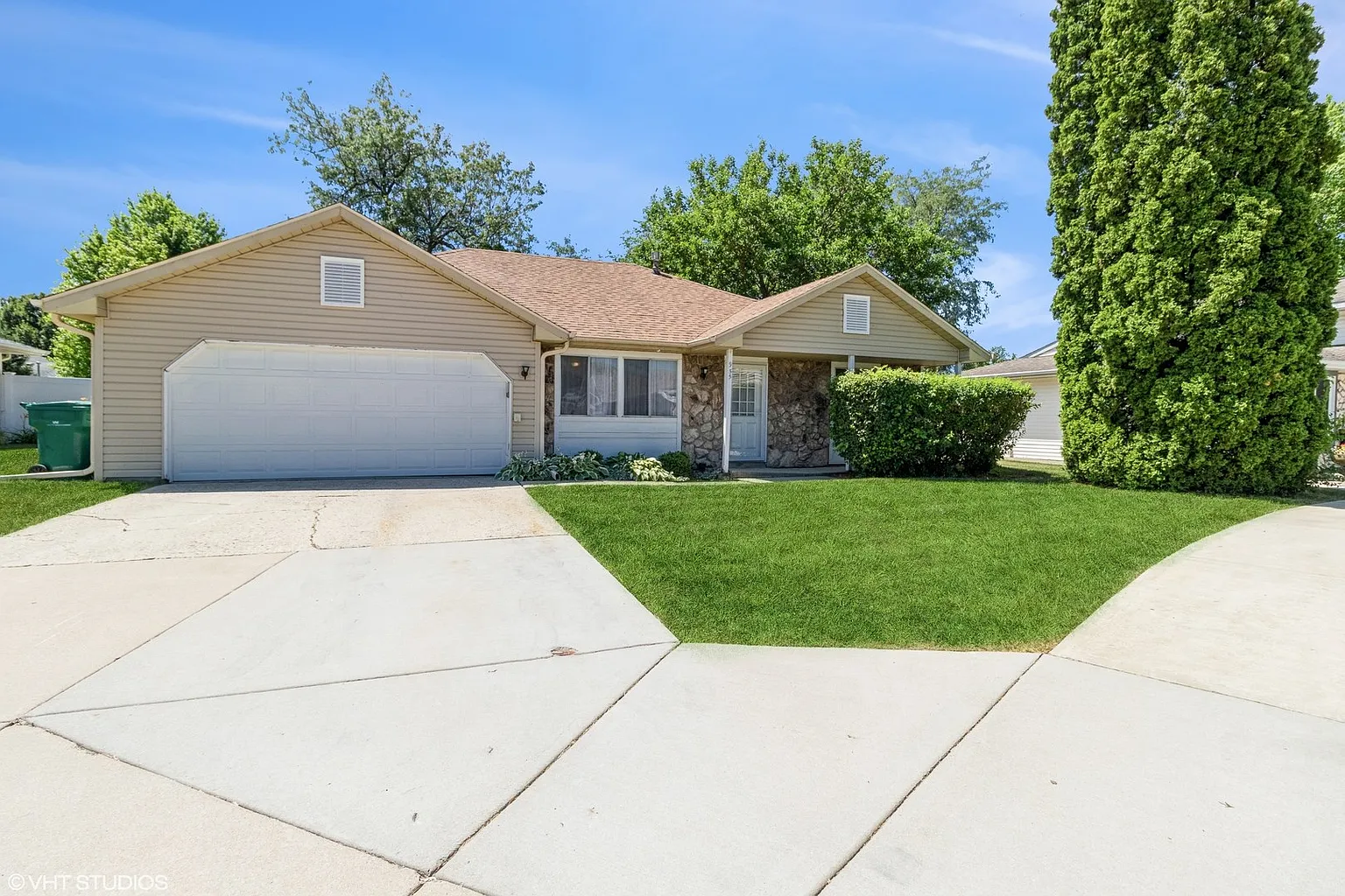 955 Copley Ln photo 1