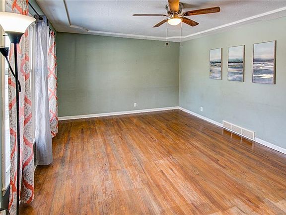5th image of 13440 Belmead Ave