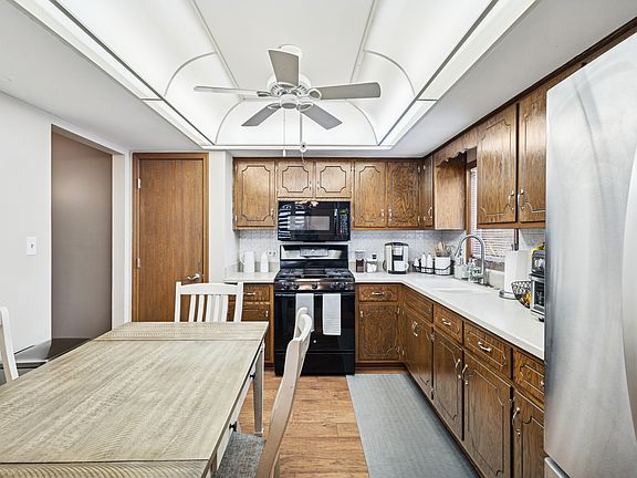 5th image of 15701 Foxbend Ct APT 1N