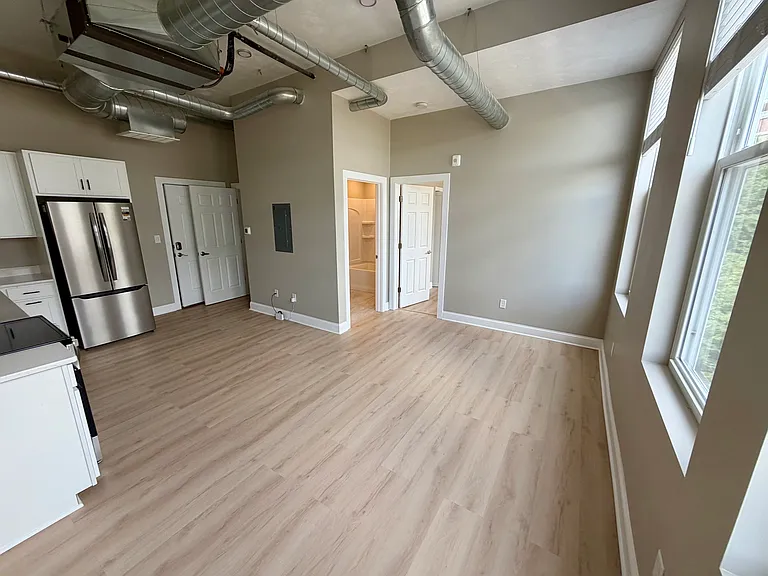 347-355 Main St #5 — Photo 2