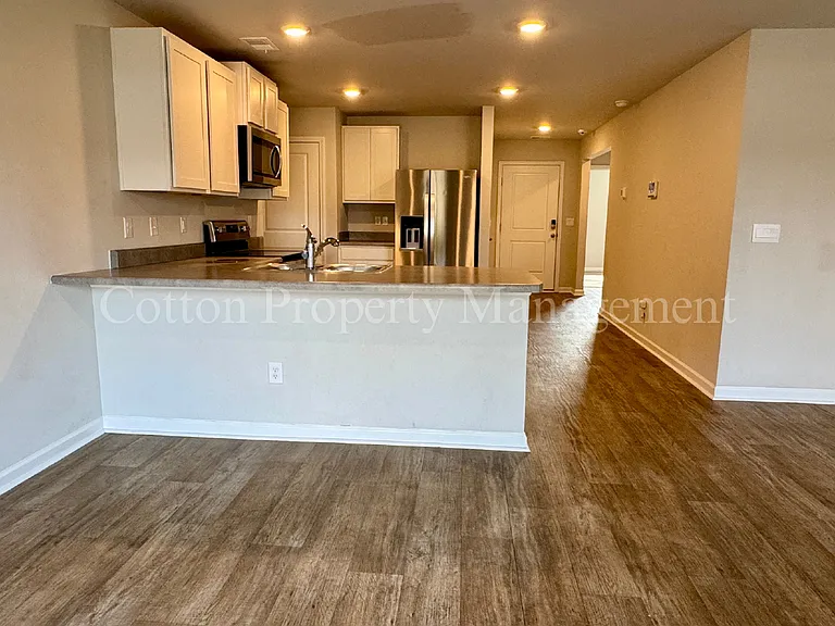 1114 Forest Glen Dr NE — Photo 6