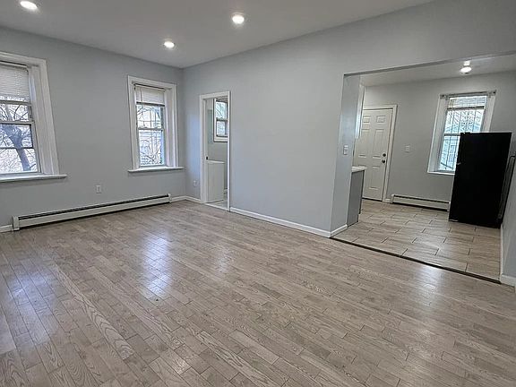 3rd image of 65 N 6th St Floor 2