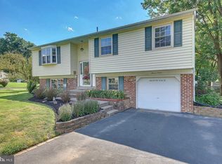 1116 Anthony Wayne Dr, Warminster, PA 18974