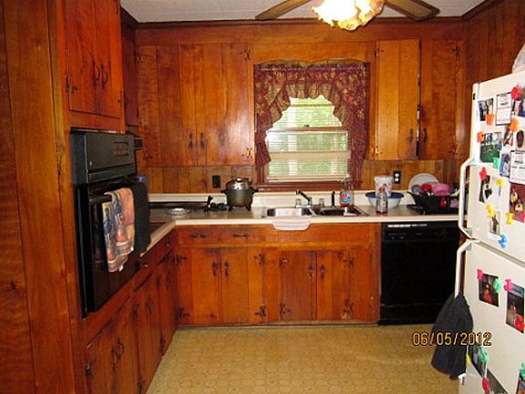 4th image of 421 E Sproles Ave