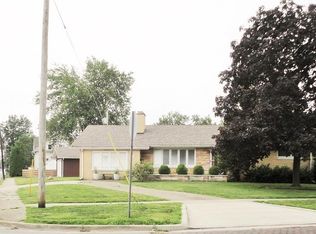 700 W Poplar St, Taylorville, IL 62568