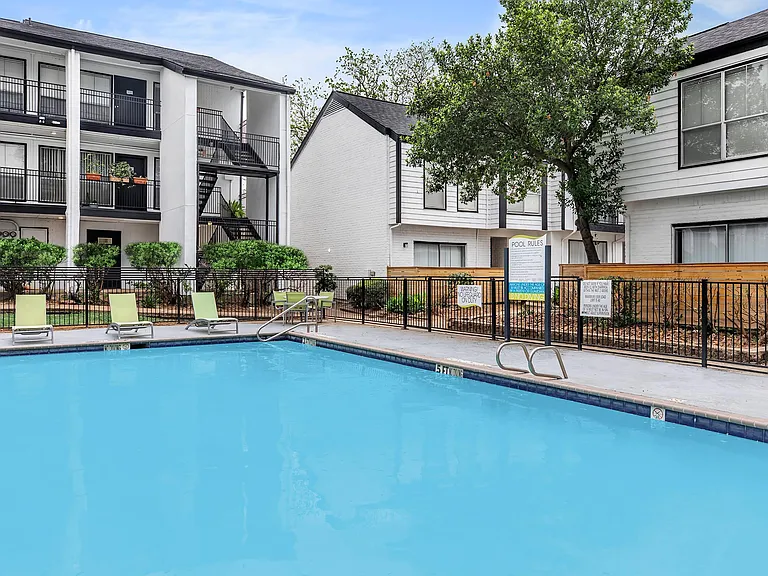 Bayou Park Apartments — Photo 15