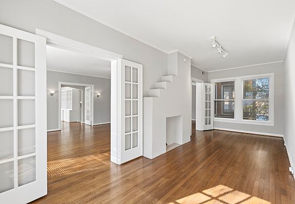 4th image of 6241 Richmond Ave Unit 1