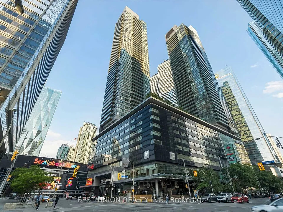 65 Bremner Blvd #4909