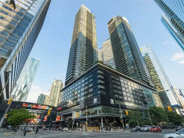 65 Bremner Blvd, Toronto, ON