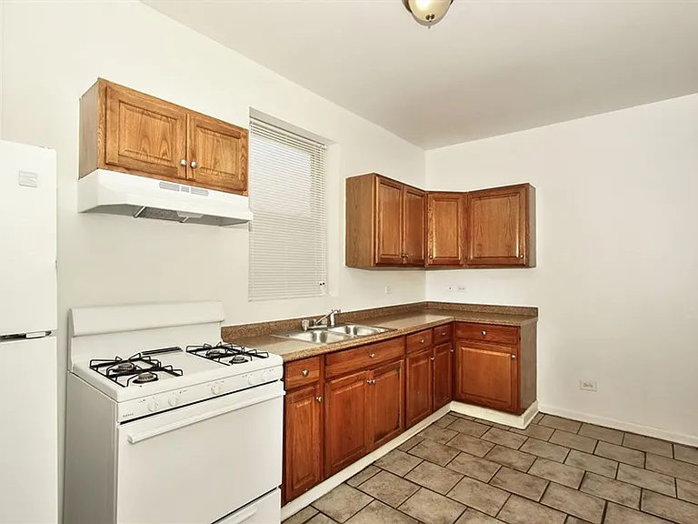 5718 S Wabash Ave — Photo 11