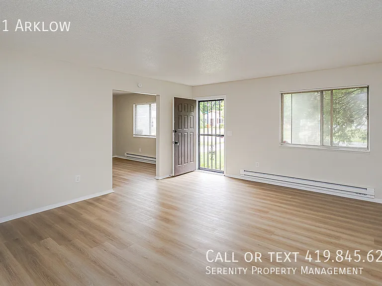 131 Arklow Dr — Photo 2