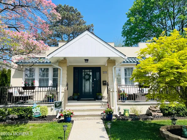 195 Orchard Avenue, Belford, NJ 07718