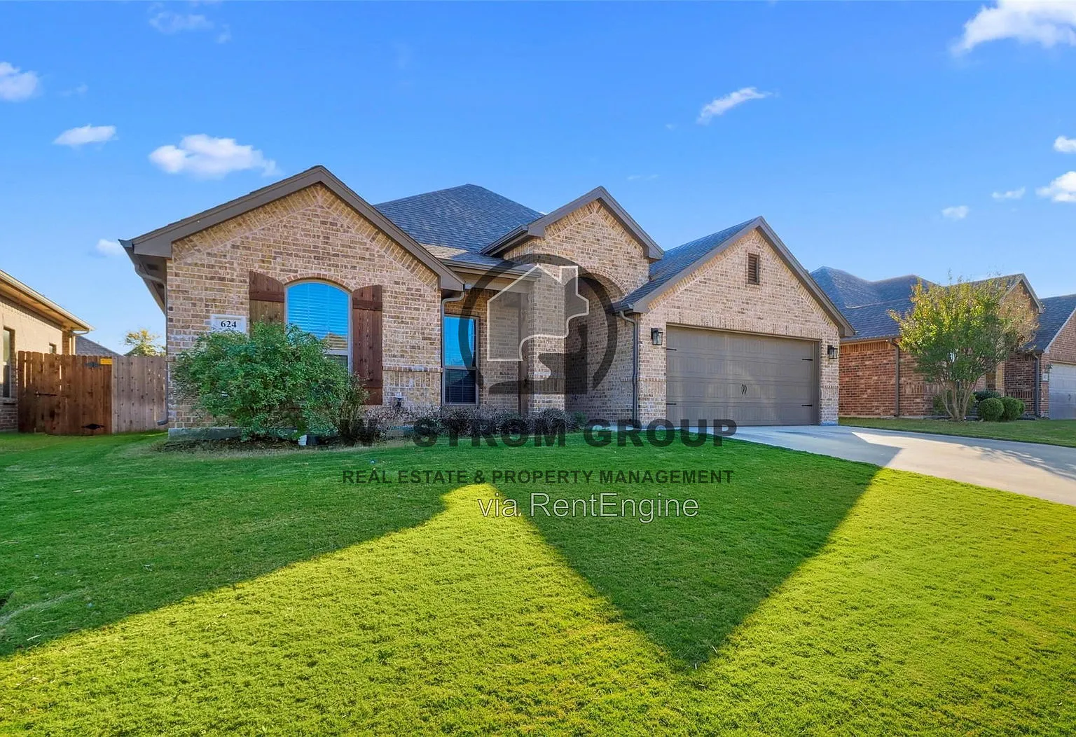 4 bed, 2.0 bath, 1926 sqft, $2,590 — Photo 2