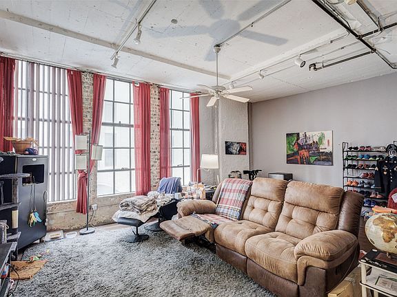 2nd image of 1122 Jackson St APT 214