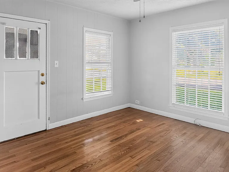 2313 Avenue L — Photo 17