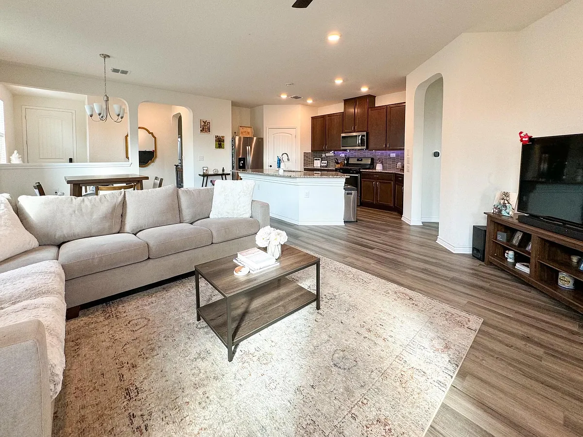Building Photo - 6522 Hibiscus Fls