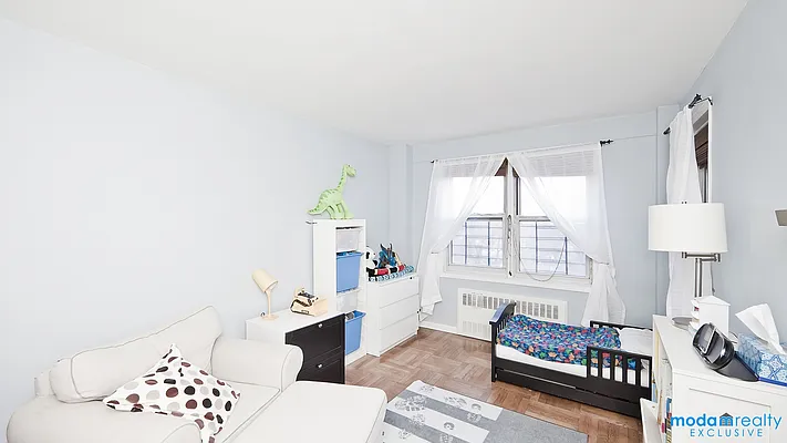 Sold by Moda Realty | media 23