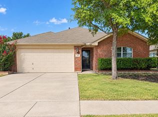 224 Spring Hollow Dr, Saginaw, TX 76131