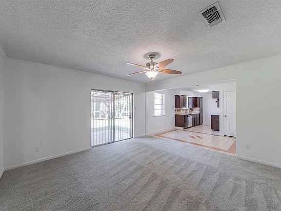 5th image of 2029 Hemlock Dr
