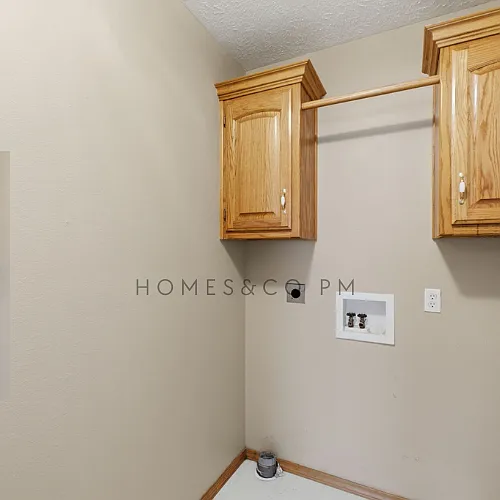 1239 W Bluegrass Rd — Photo 14