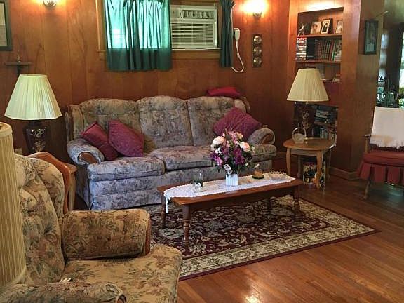 3rd image of 810 Alcide Cir