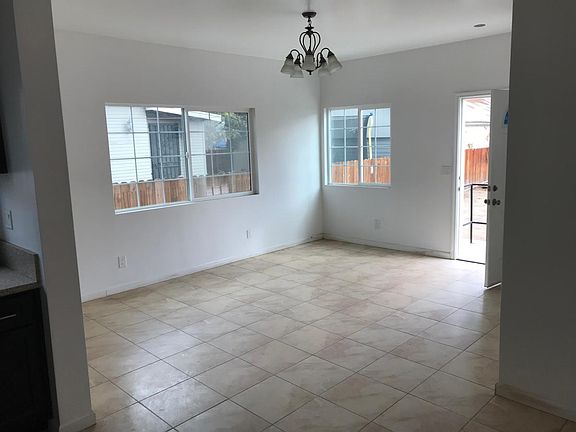 Living space / Entry