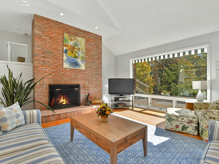 74 N Woods Ln — Photo 6