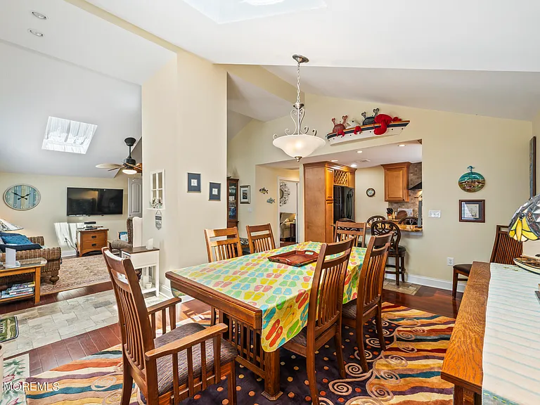 204 Randall Ave — Photo 12