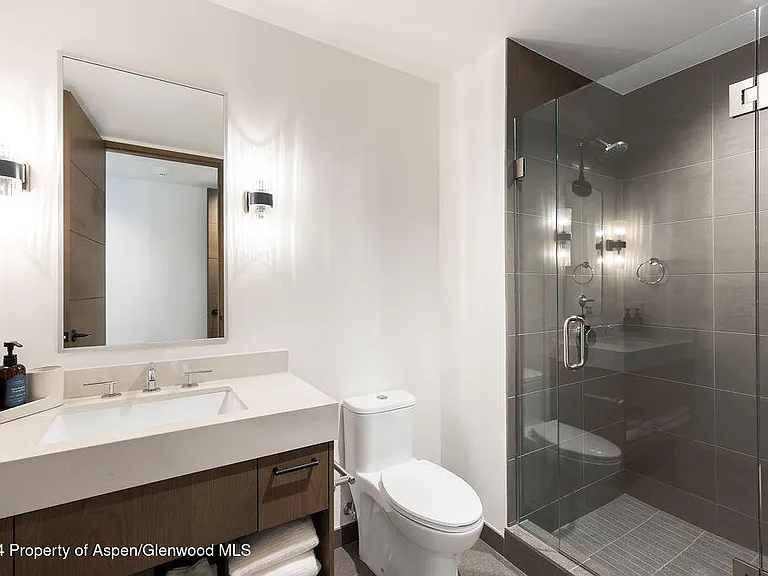 180 Wood Rd #302 — Photo 21