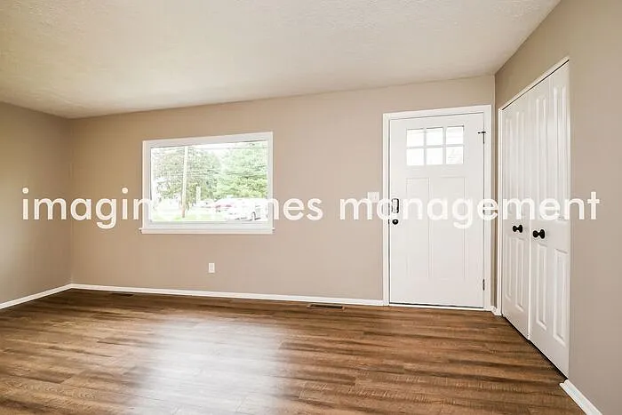 35143 Bainbridge Rd — Photo 2