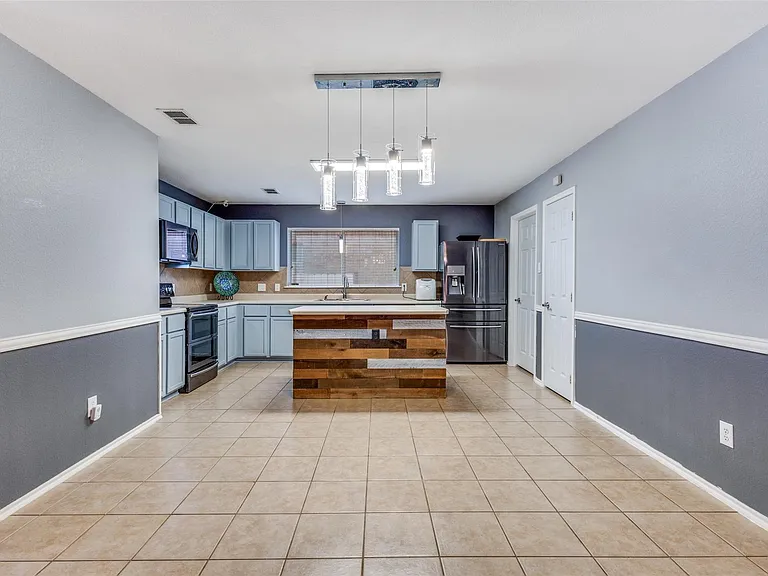 417 Niagara Falls Dr — Photo 10