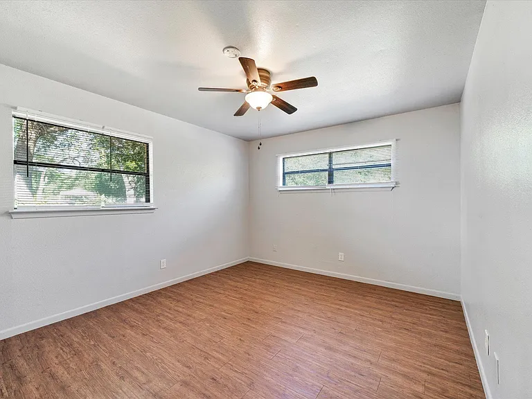 1130 Bois Darc St — Photo 16