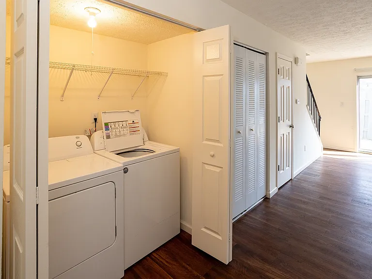 Burberry Place Apartments — Photo 6