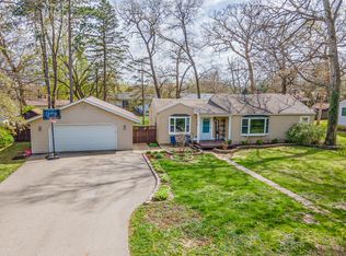 8911 Pine Ave, Wonder Lake, IL 60097