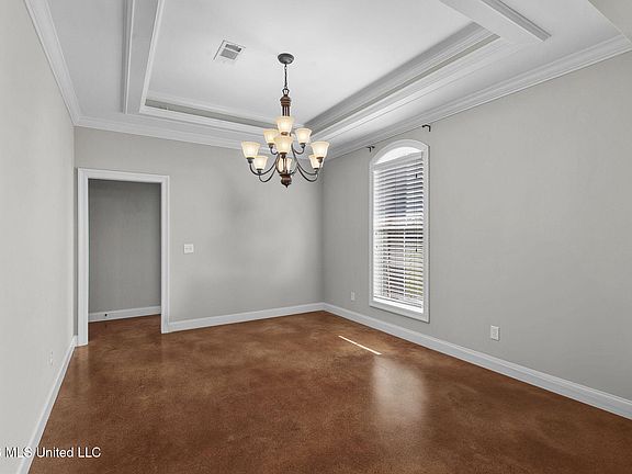 5th image of 712 Leesburg Rd