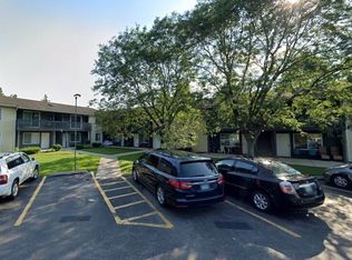 524 S Main St APT 201, Wauconda, IL 60084